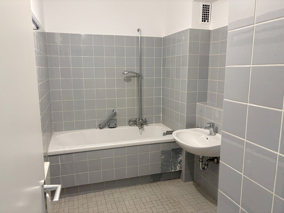 Bad mit Wanne Etagenwohnung Darmstadt
