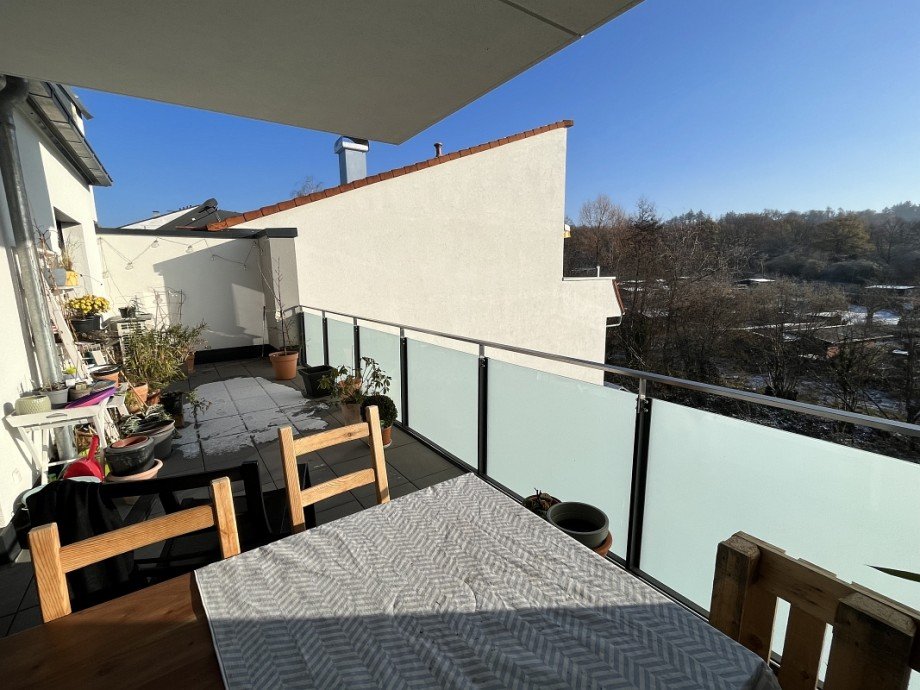 gro�er Sonnenbalkon Etagenwohnung Darmstadt