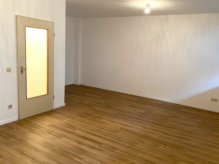 gro�z�giges Zimmer II Erdgeschosswohnung Darmstadt