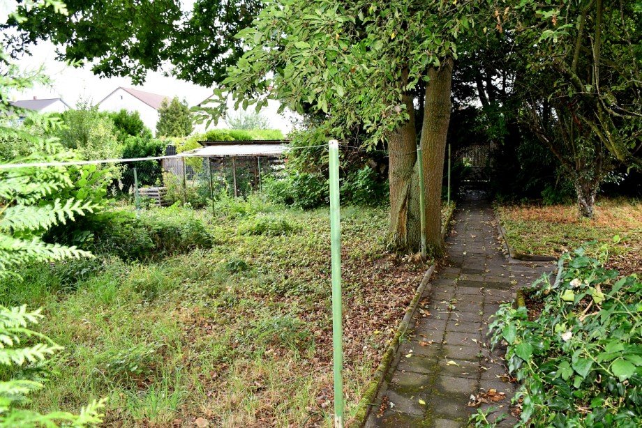 eingegr�nter Garten Zweifamilienhaus Gro�-Zimmern/Klein-Zimmern