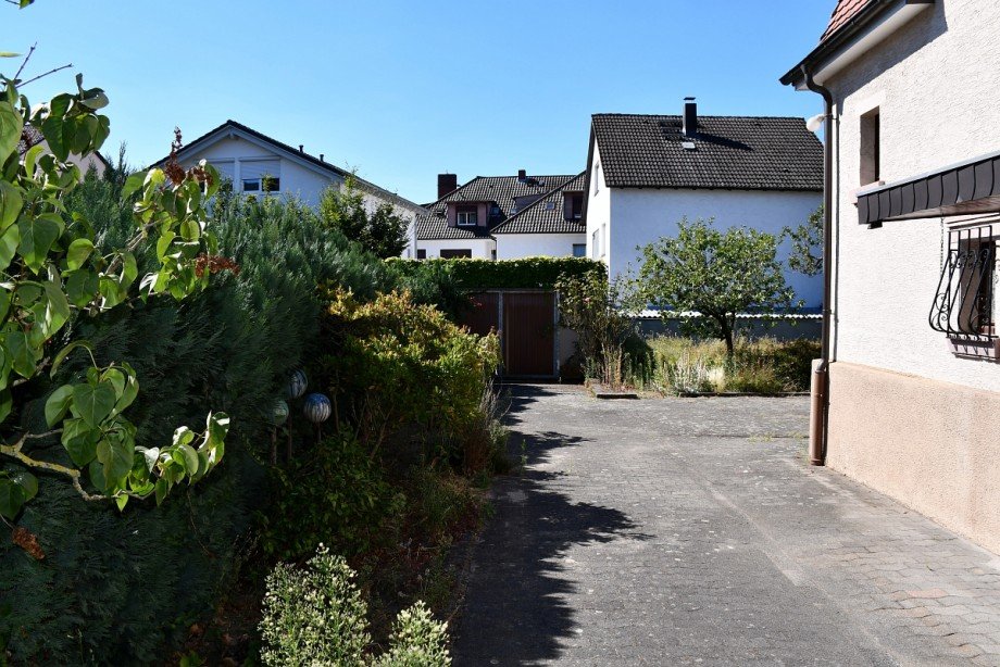 Hoffl�che und Garage Einfamilienhaus Bensheim