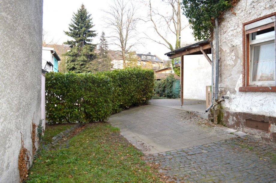 hier entlang - zum Nebengeb�ude Mehrfamilienhaus Darmstadt