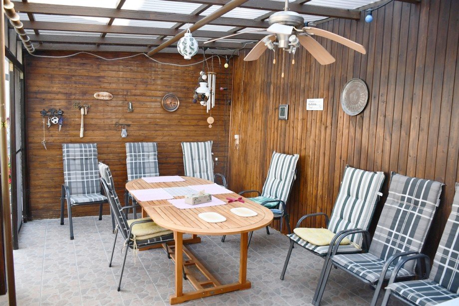 �berdachter Sitzbereich im Hof Einfamilienhaus Pfungstadt-Eich