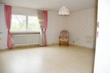 Zimmer Untergeschoss **VERKAUFT** Einfamilienhaus mit ca. 100 m� Wfl. auf einer Ebene zuz. wohnraumm��ig ausgebautes UG