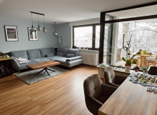 lichtdurchfluteter Wohn-/Essbereich **VERMIETET** Attraktive 3-Zimmer-Wohnung mit Sonnenloggia und Pkw-Stellplatz