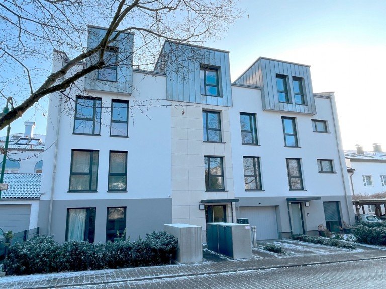 gepflegtes Mehrparteienhaus Darmstadt Etagenwohnung **VERMIETET** Luxuswohnung mit gro�em Sonnenbalkon, Fernblick, und Pkw-Stellplatz mit Wallbox