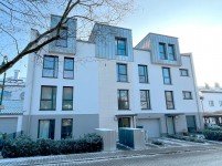 Hauptbild **VERMIETET** Luxuswohnung mit großem Sonnenbalkon, Fernblick, und Pkw-Stellplatz mit Wallbox