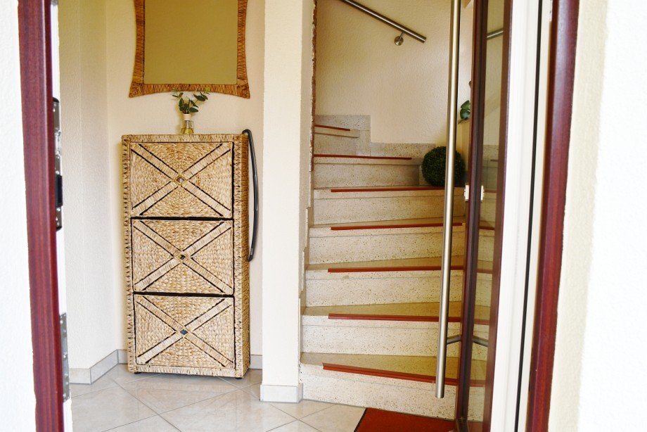 Treppe zum Obergeschoss Zweifamilienhaus M�hltal-Traisa