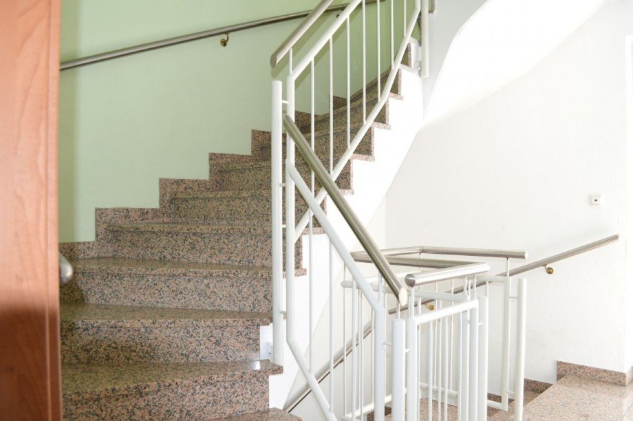 Treppenhaus zum 2. Obergeschoss Wohn- / Gesch�ftshaus Bickenbach