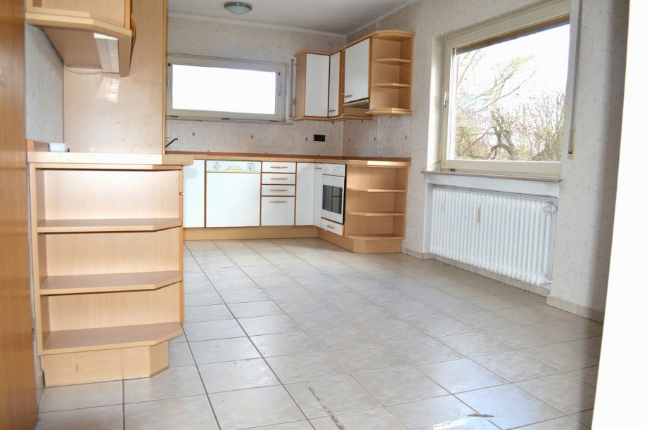 gro�z�gige Wohnk�che Erdgeschoss Mehrfamilienhaus Gro�-Zimmern