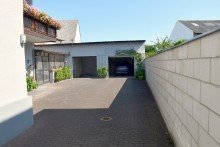 Hofzufahrt, 2 Garagen **VERKAUFT** Gro�es gepflegtes Wohnhaus auf 1.816 m� traumhaftem Grundst�ck