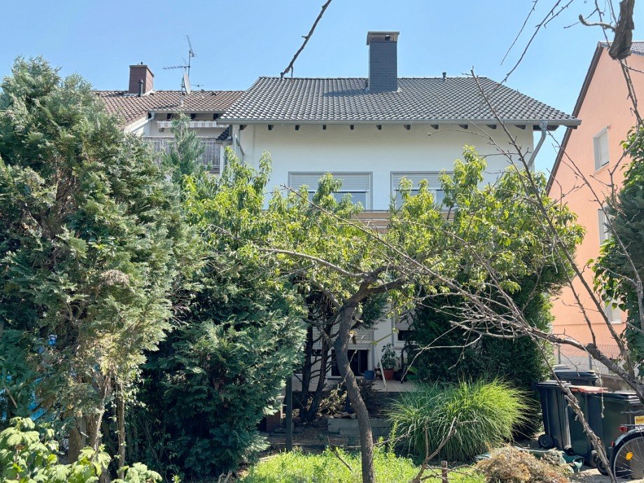 Hausansicht Gartenseite Etagenwohnung Darmstadt