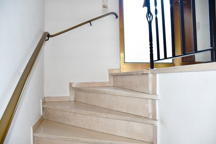 Treppe zum Untergeschoss Einfamilienhaus Darmstadt-Eberstadt