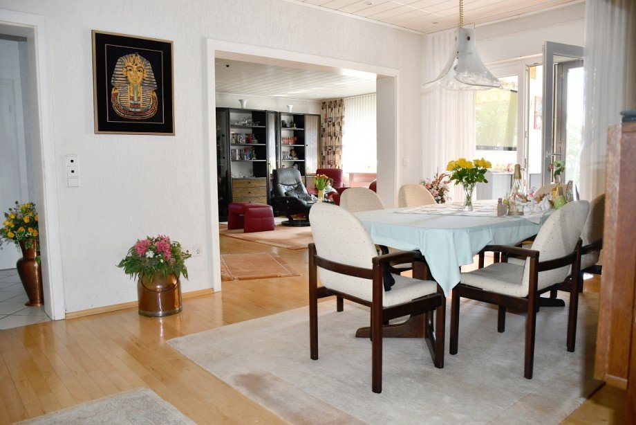 Essbereich mit Zugang Wintergarten Einfamilienhaus B�ttelborn-Worfelden