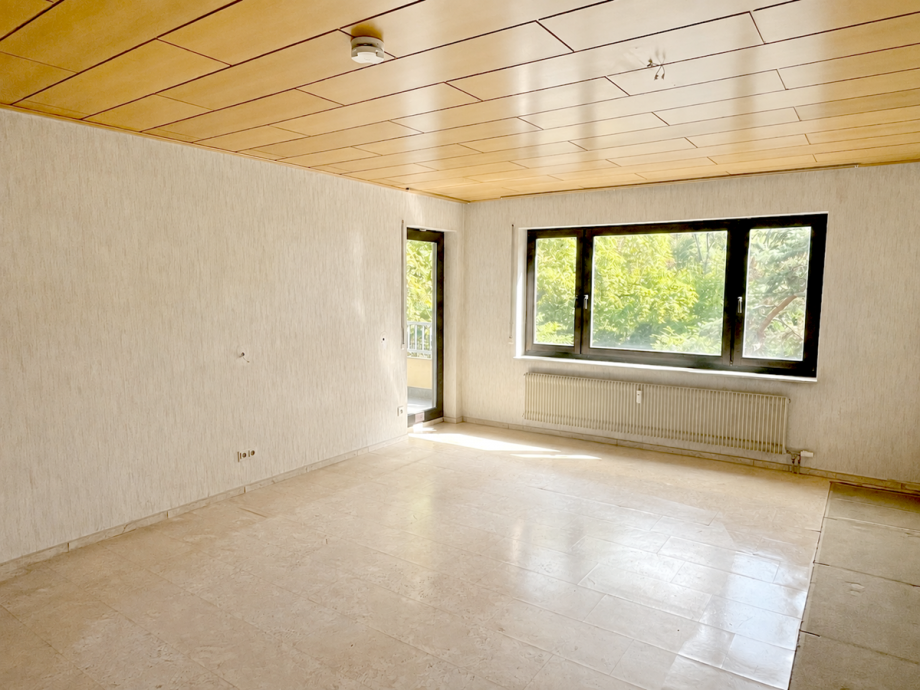 Wohnzimmer mit Balkonzugang Etagenwohnung Darmstadt