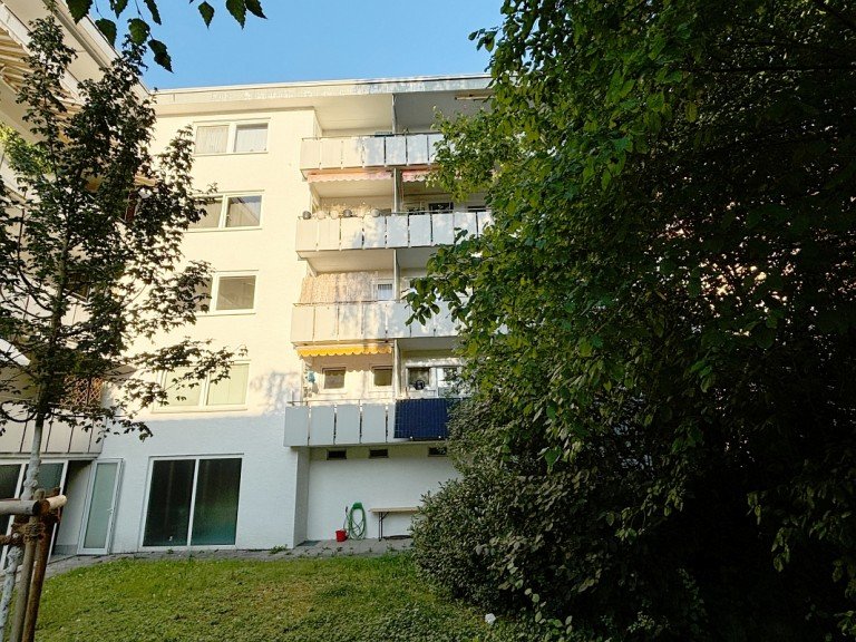 Hausansicht Gartenseite Seeheim-Jugenheim Etagenwohnung **VERMIETET** Perfekt f�r eine Person: Sonnenhelle Wohnung mit Balkon in angenehmer Lage