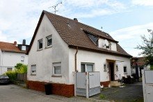 Hausanicht **VERKAUFT** Ein- bis Zweifamilienhaus, ausbaubare Scheune, Nebengeb�ude, Baugrundst�ck...