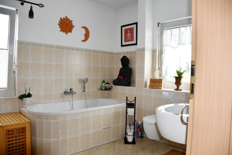 modernes Tageslichtbad mit Wanne.. Einfamilienhaus Fr�nkisch-Crumbach