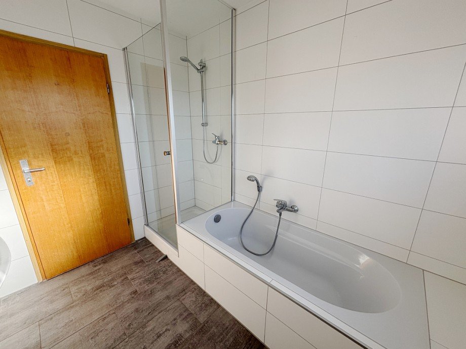 ... mit Wanne und Dusche Etagenwohnung Seeheim-Jugenheim
