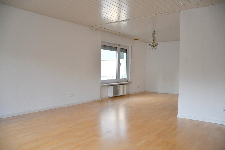 EG: Wohn-/Essbereich Zweifamilienhaus Darmstadt-Arheilgen