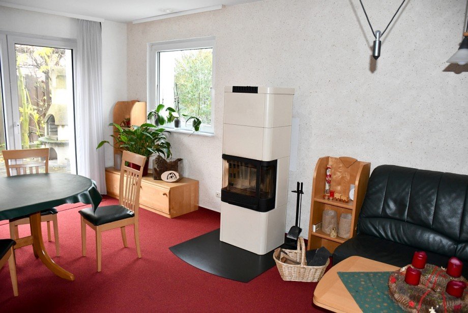 ... mit w�rmespendendem Kaminofen Doppelhaush�lfte Reinheim