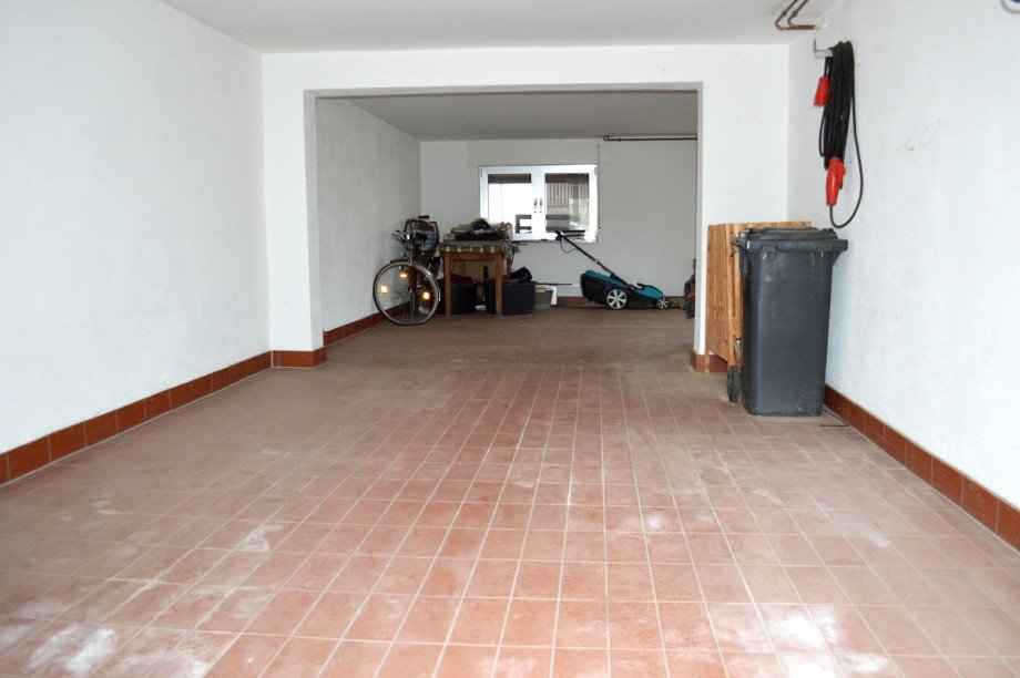 ca. 40 m� gro�e Garage Zweifamilienhaus Reinheim