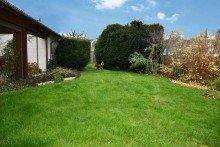 herrlich eingegr�ntes Grundst�ck **VERKAUFT** Attraktives gro�z�giges Einfamilienhaus auf 1.236 m� Grundst�ck