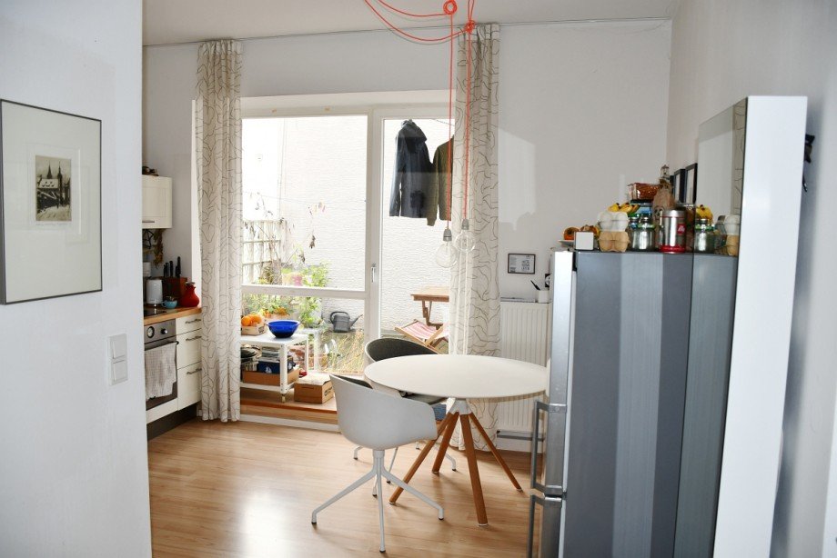 Vorderhaus Wohnung 1. OG - Wohnk�che mit Balkonzugang Renditeobjekt Darmstadt