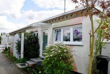 ... Einliegerwohnung (eigener Eingang) **RESERVIERT** Architektenbungalow + Einliegerwohnung + separate B�roeinheit in Feldrandlage