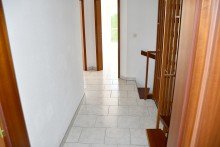 Flur Obergeschoss **VERKAUFT** Sonnig und hell pr�sentiert sich dieses sehenswerte Reihenhaus fernab von 08/15