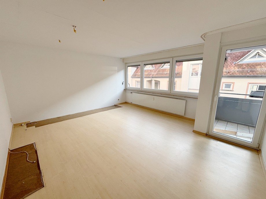 Wohnzimmer mit Balkonzugang Etagenwohnung Darmstadt