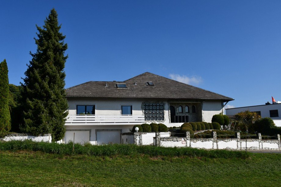 Hausansicht Doppelgarage Einfamilienhaus Fr�nkisch-Crumbach