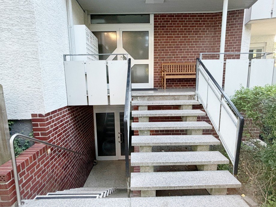 Treppenaufgang Etagenwohnung Seeheim-Jugenheim