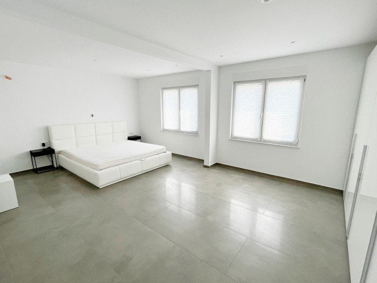 repr�sentatives Wohn-/Schlafzimmer Bickenbach Erdgeschosswohnung **VERMIETET** Luxus-Einzimmerwohnung mit SmartHome-Steuerung und hochwertiger Ausstattung