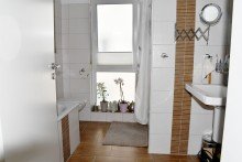 Wohnung DG: Tageslichtbad **VERKAUFT** Attraktive Kapitalanlage � freistehendes modernes Zweifamilienhaus
