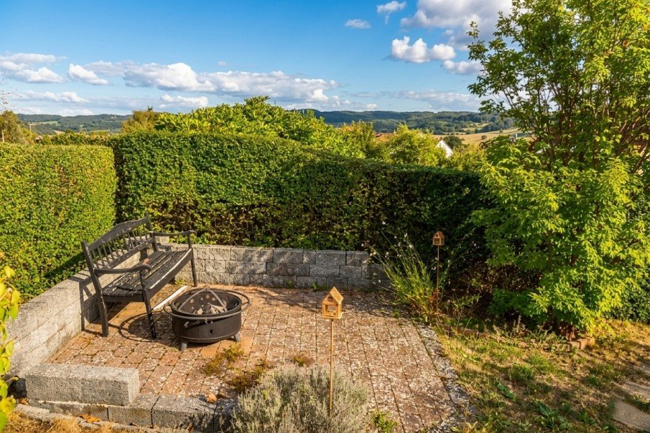 Grillplatz im Garten Einfamilienhaus Fr�nkisch-Crumbach