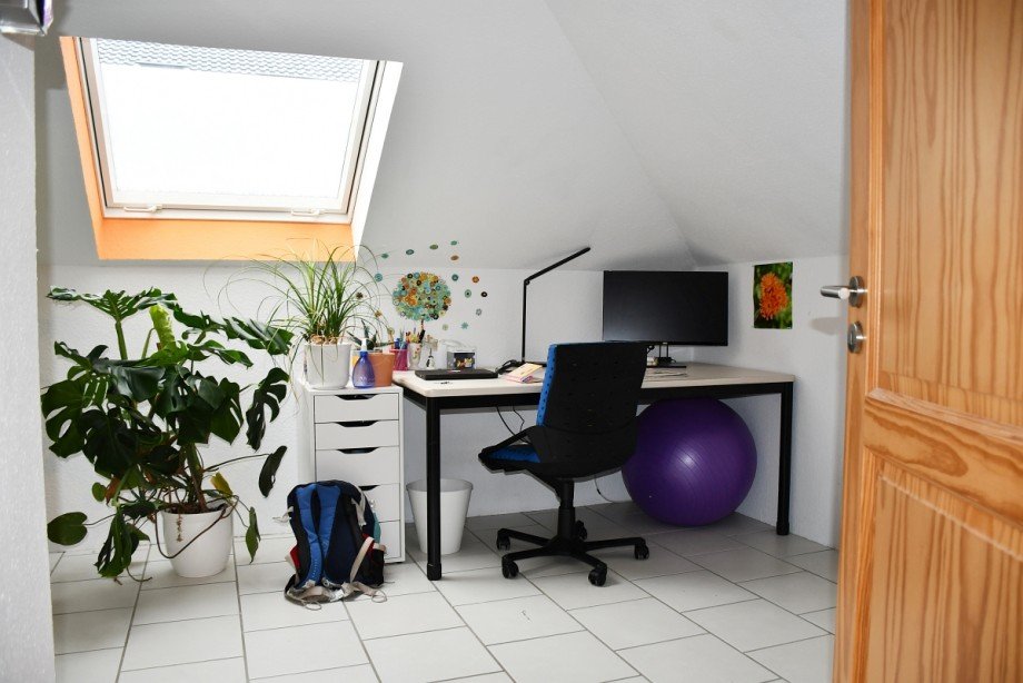 Kinderzimmer Dachgeschoss Zweifamilienhaus Bickenbach