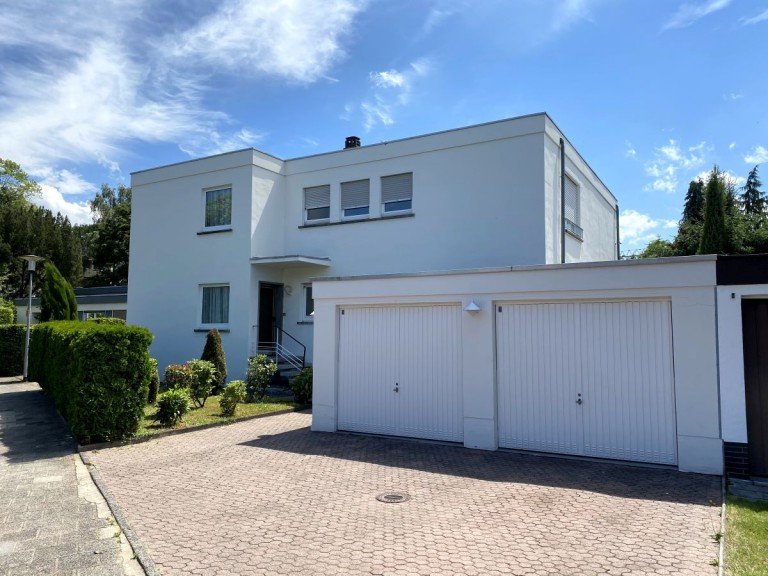 ansprechendes Zweifamilienhaus Darmstadt-Arheilgen Etagenwohnung **VERMIETET** Geschmackvolle 4-Zimmer-Wohnung in angenehmer Wohnlage von Darmstadt-Arheilgen