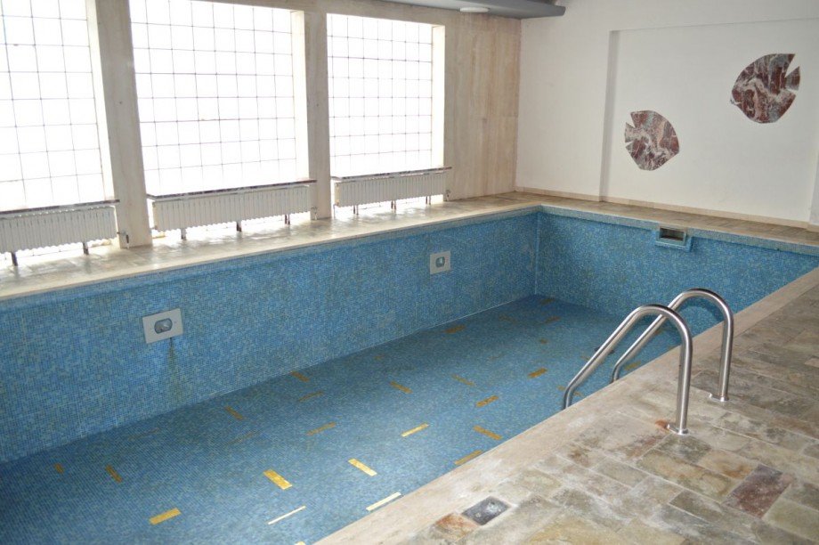 gro�es Hallenschwimmbad... Einfamilienhaus Mossautal