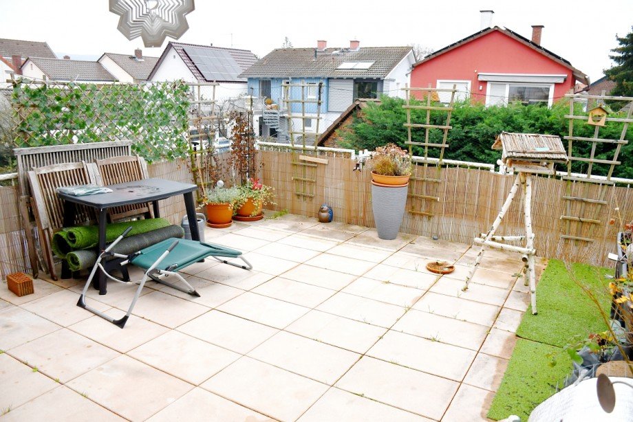gro�er Sonnenbalkon 1. OG Mehrfamilienhaus Pfungstadt