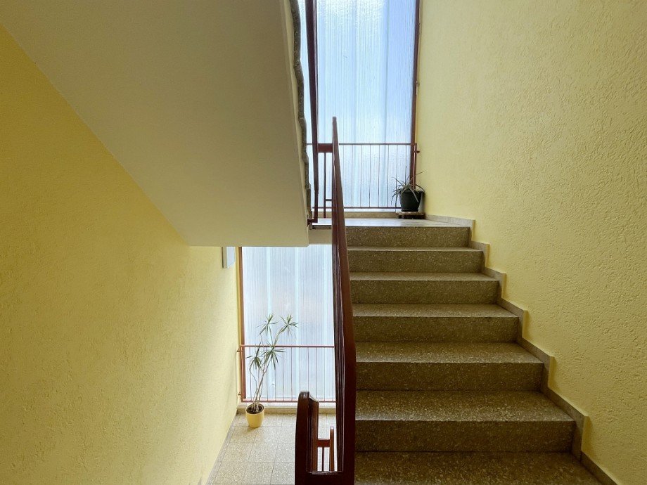 helles Treppenhaus Etagenwohnung Darmstadt-Kranichstein