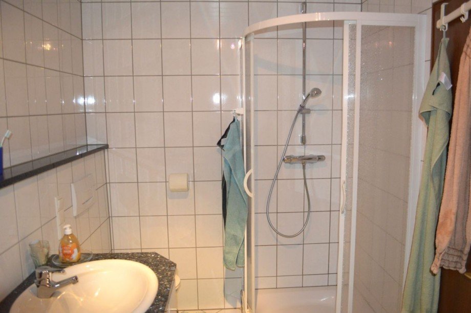 ... und Dusche Basisgeschoss Einfamilienhaus Mossautal