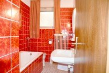Tageslichtbad **VERKAUFT** Einfamilienhaus mit ca. 100 m� Wfl. auf einer Ebene zuz. wohnraumm��ig ausgebautes UG