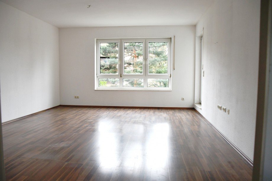 Wohnzimmer mit Balkonzugang Etagenwohnung Darmstadt