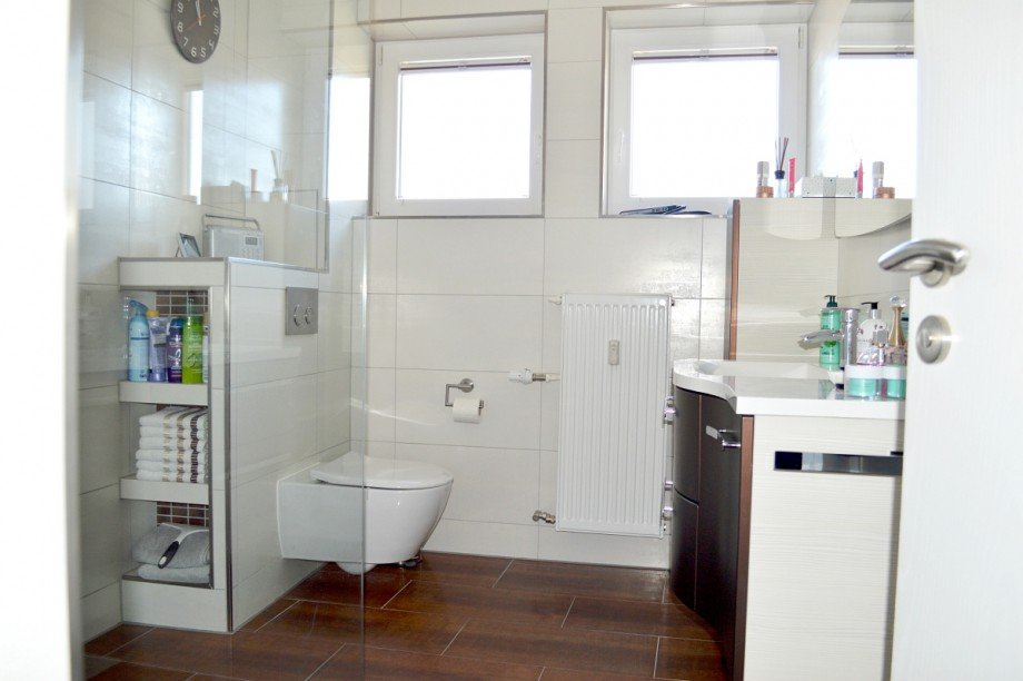 Tageslichtbad mit ebenerdig begehbarer Dusche Etagenwohnung Gro�-Umstadt