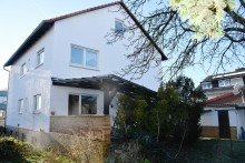 Hausansicht Gartenseite Gro�z�giges 3-Parteienhaus in angenehmer zentraler Wohnlage von Pfungstadt