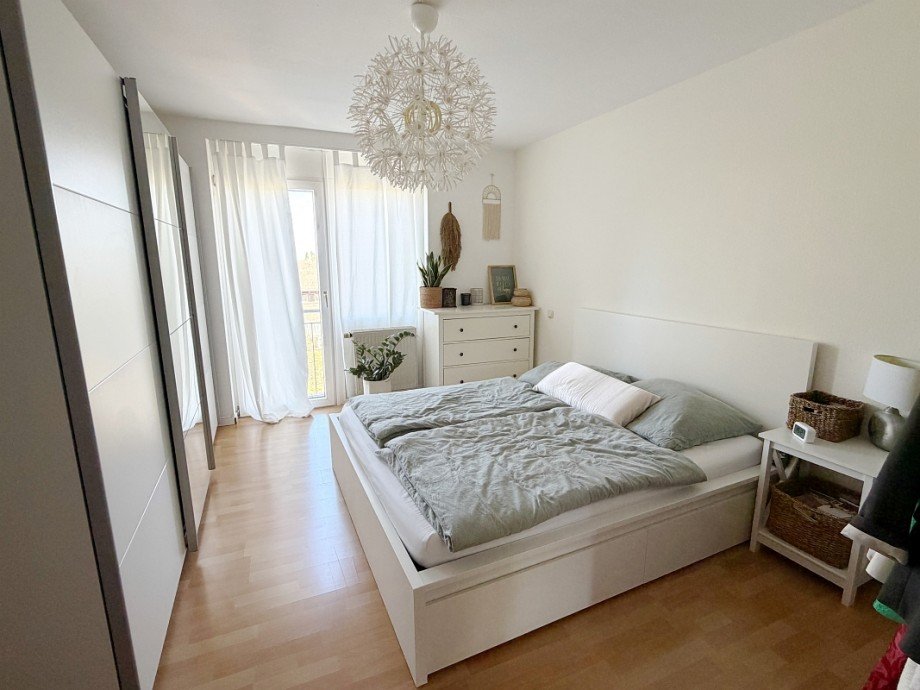 gem�tliches Schlafzimmer mit Balkon Wohnung Ro�dorf