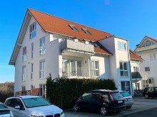 Hausansicht **VERMIETET** Repr�sentative lichtdurchflutete Wohnung in toller Feldrandlage
