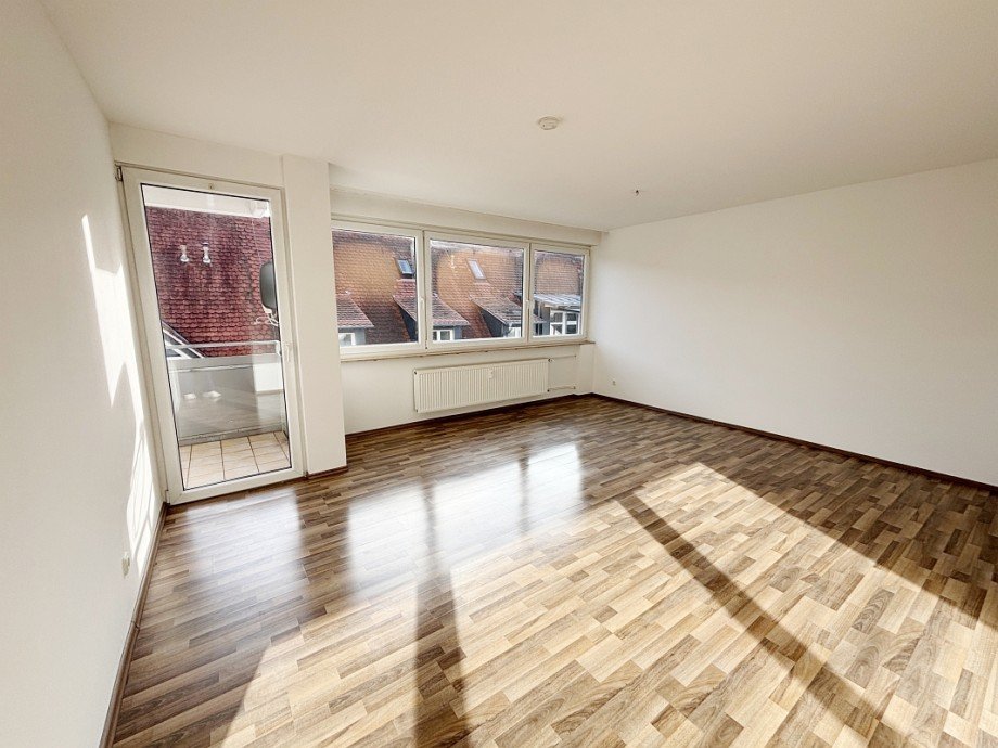 Wohnzimmer mit Balkonzugang Etagenwohnung Darmstadt