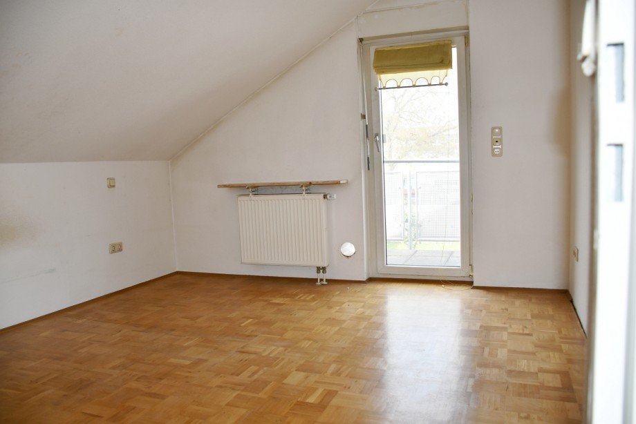 Schlafzimmer mit Balkonzugang Doppelhaush�lfte Darmstadt
